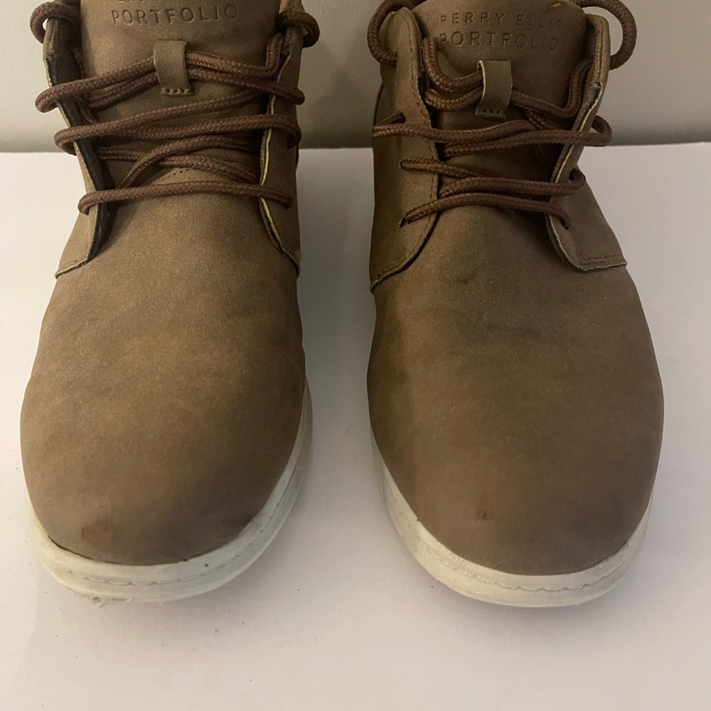 Perry Ellis “Hampton” Tan Chukka Faux Suede Size 8 mens Boot Casual Office